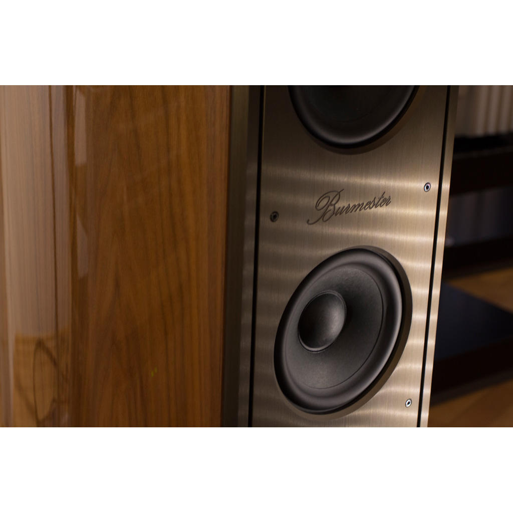   10   : Burmester BA71  High gloss White