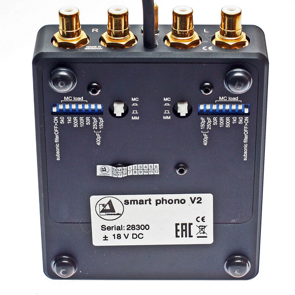   4  : Clearaudio Smart Phono V2  MM and MC;  EL 027/B Black