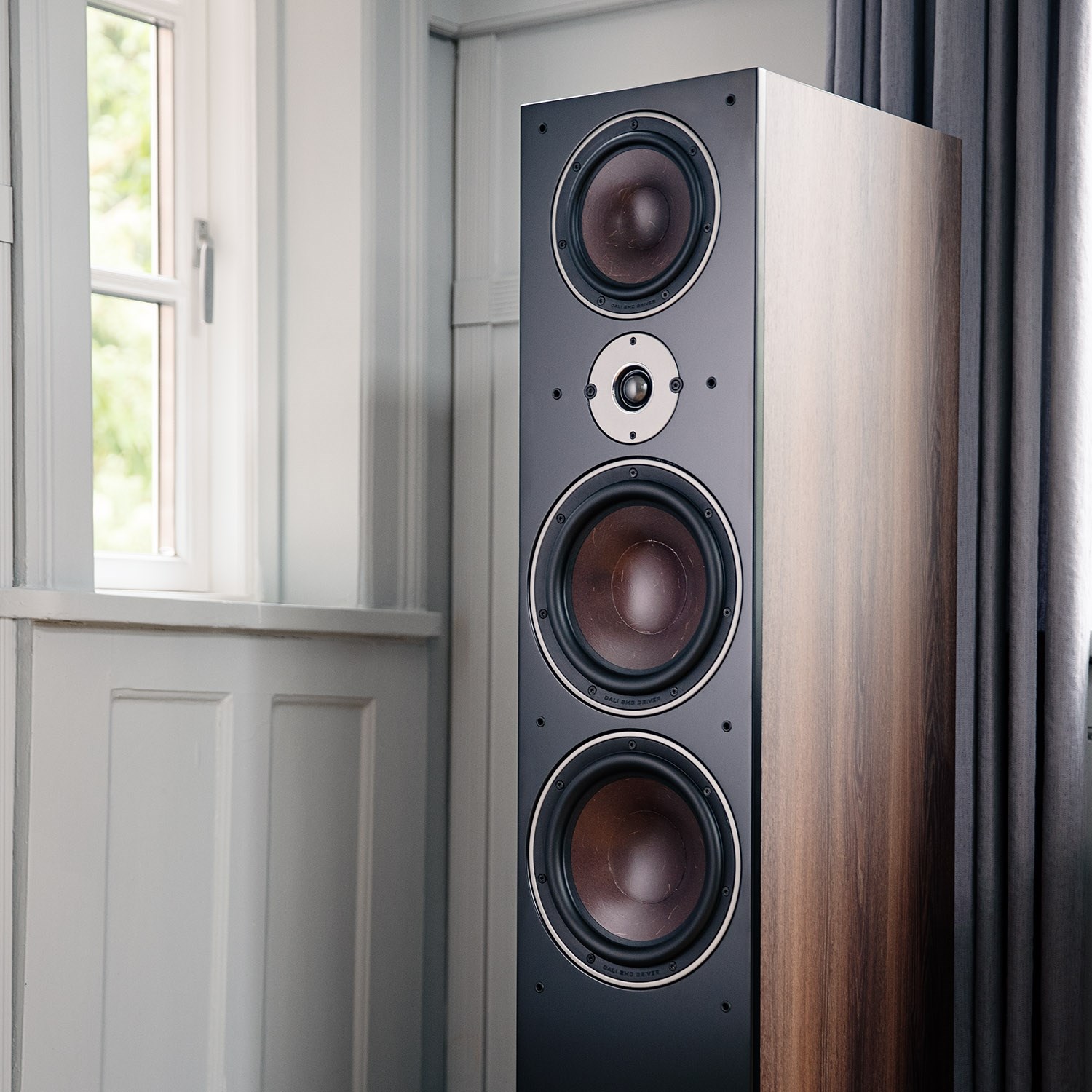   11   : DALI  Oberon 9  Black Ash