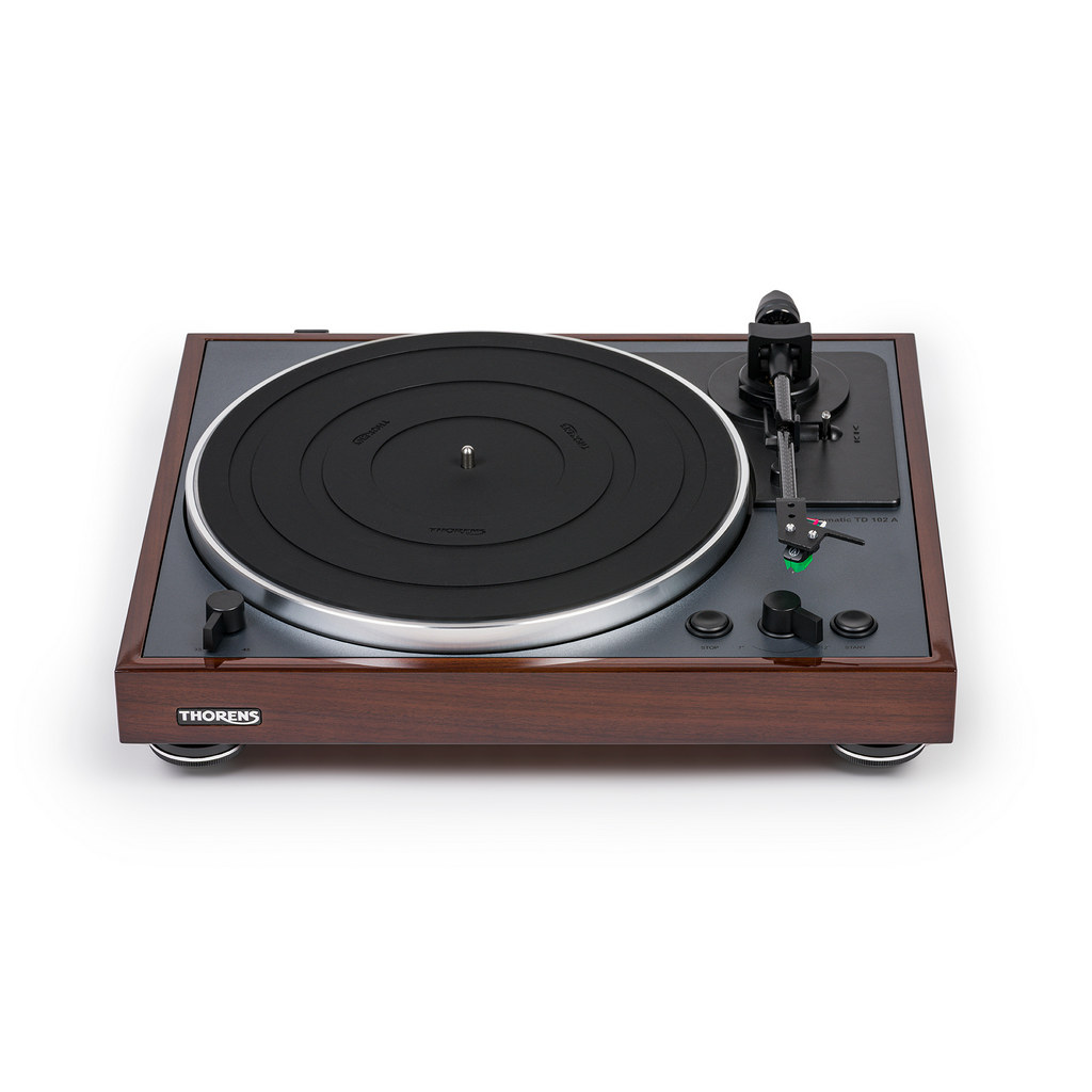   5    : Thorens TD 102 A High gloss Black (Full Automatic, Phono, AT-VM95E)