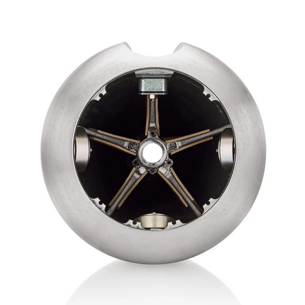   8   : Bowers & Wilkins 801 D4 Gloss Black