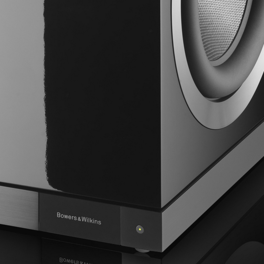   5  : Bowers & Wilkins DB2D Gloss Black