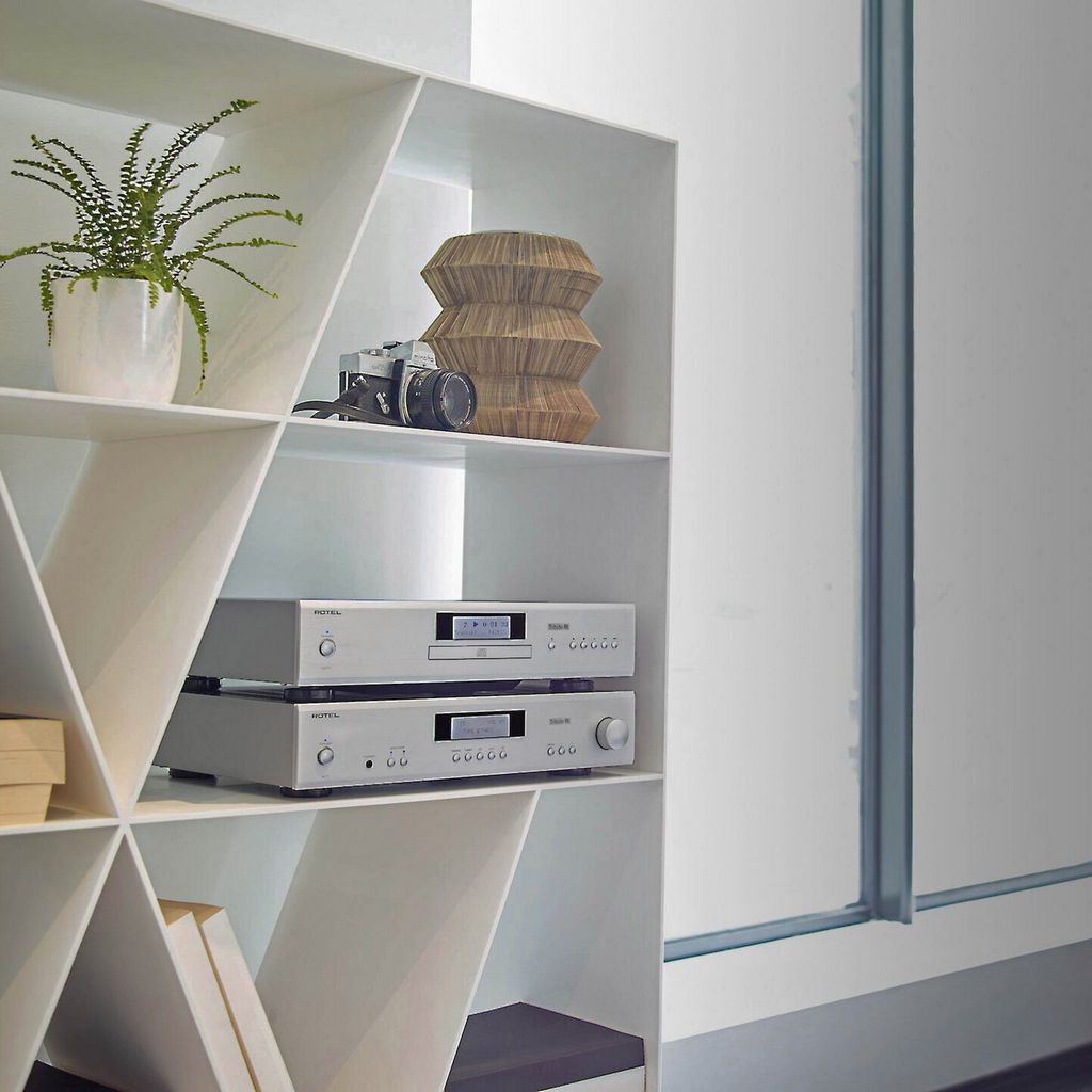   5   : Rotel  A11 Tribute Black