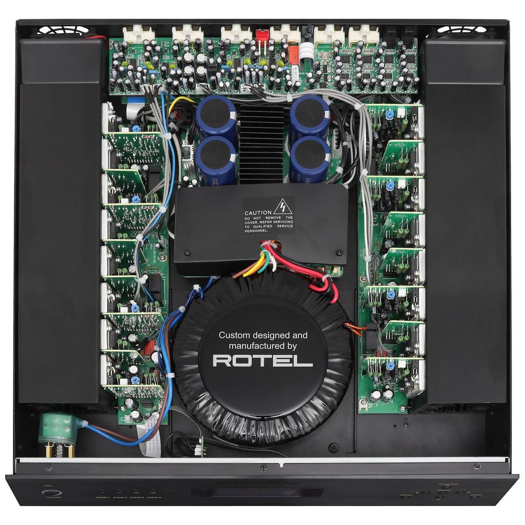   3  i i 8 : Rotel C 8+
