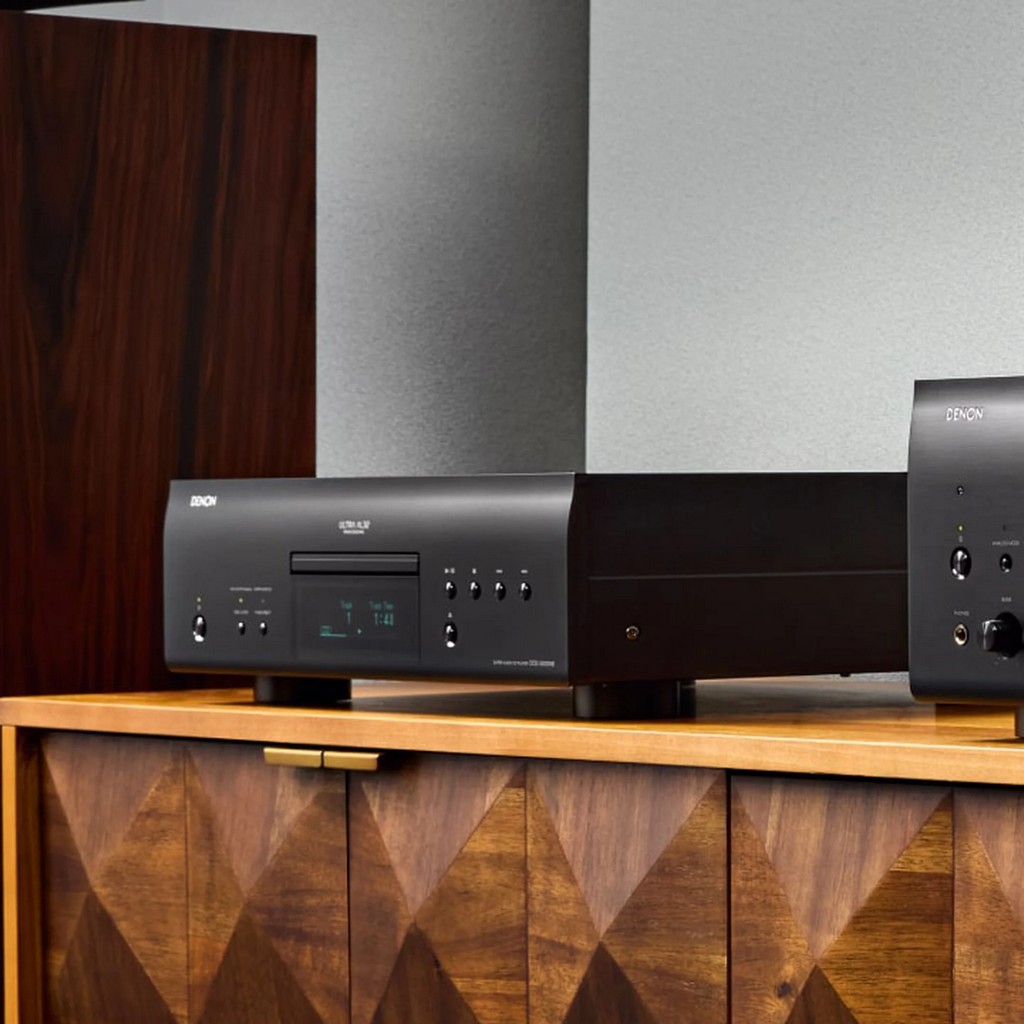   9  CD/SACD : Denon DCD-3000NE Black