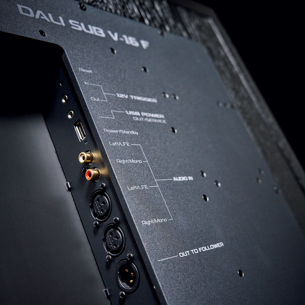 ���� � 8 ������ ��������: DALI SUB V-16 F Black High Gloss