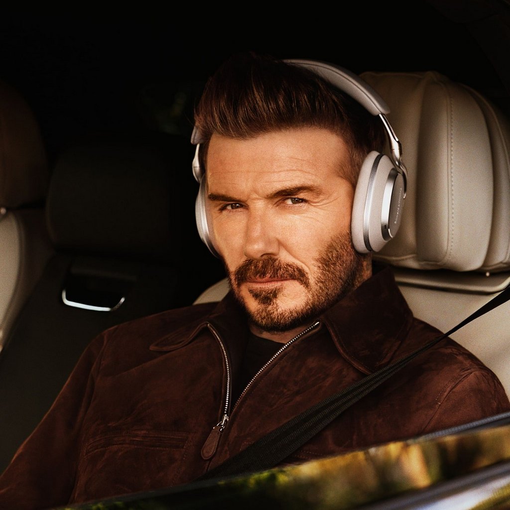   9      : Bowers & Wilkins PX 8 S2 Onyx Black