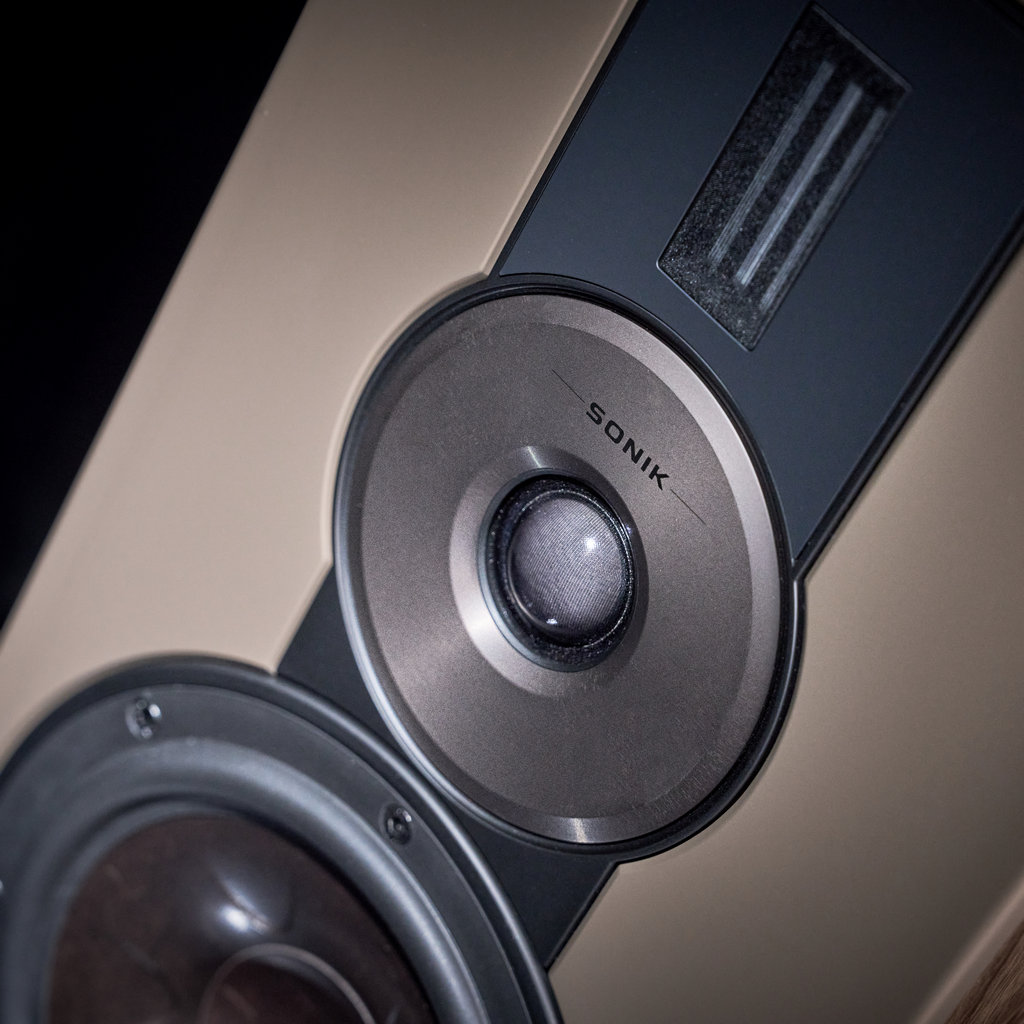 ���� � 9 ������ ������������ ����: DALI  Sonik 7  Black Ash