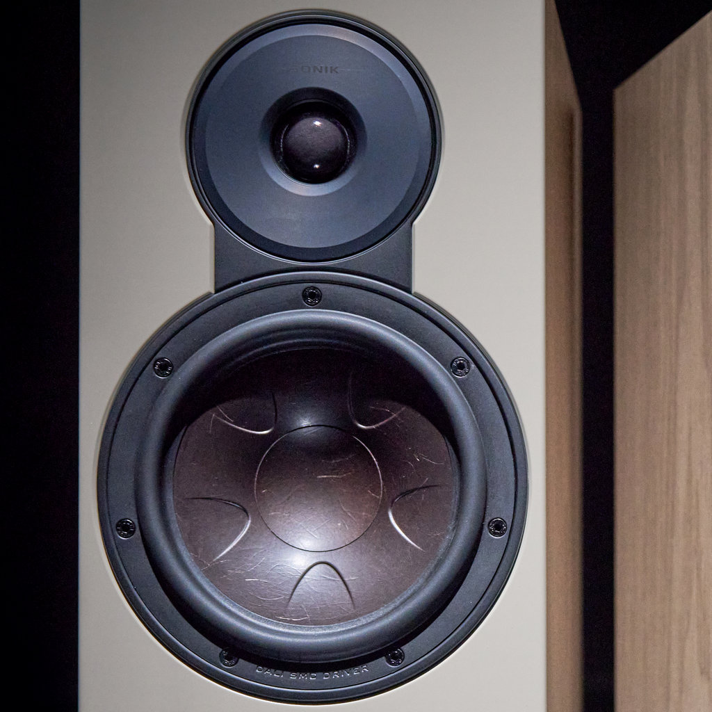 ���� � 9 ������ ������������ ����: DALI  Sonik 3  Black Ash