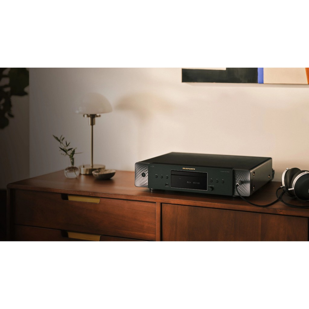 ���� � 8 ������ CD �����: Marantz CD70 Black