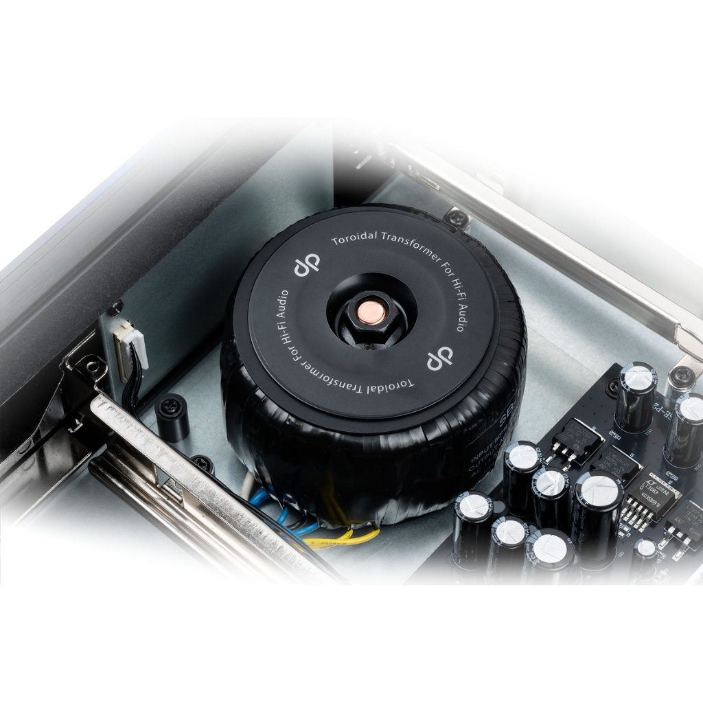 ���� � 4 ������ ��������: Reference 8K UHD media player Dorpo UHP-3003SE