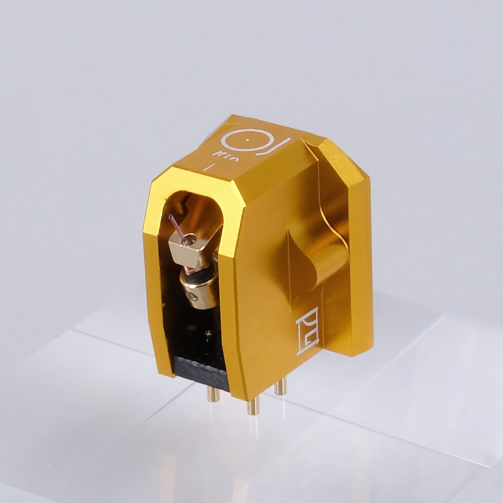 ���� � 4 ������ ��������: Takumi Kin MC